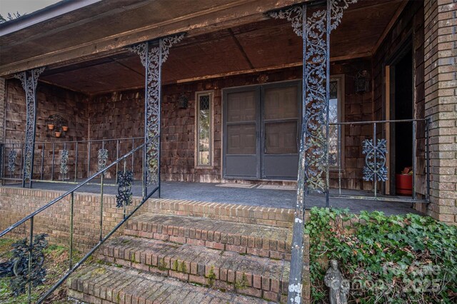 entrance to property featuring a porch