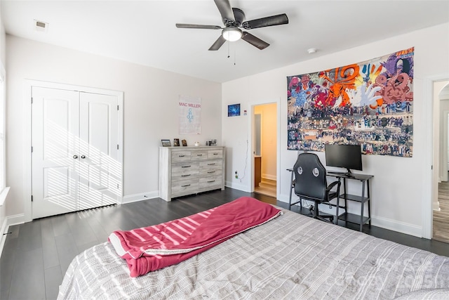 bedroom with dark wood-type flooring, a closet, and ceiling fan