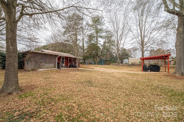 view of yard featuring a carport