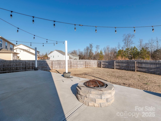 view of patio featuring an outdoor fire pit