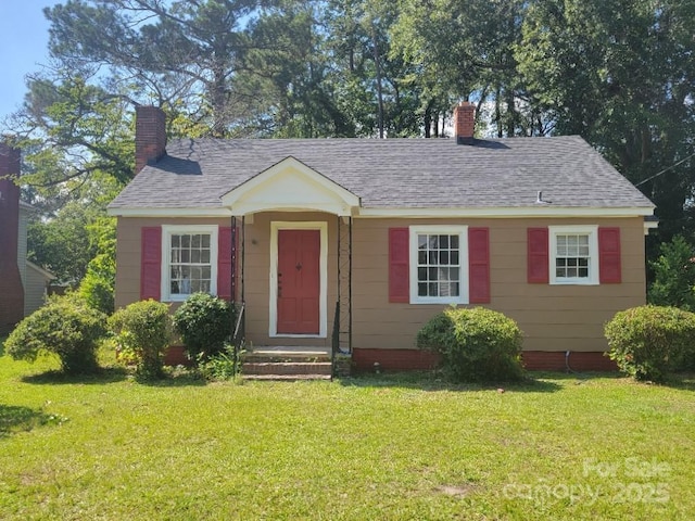 view of front of home with a front lawn