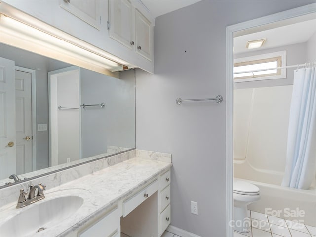 full bath featuring toilet, vanity, and shower / bath combo