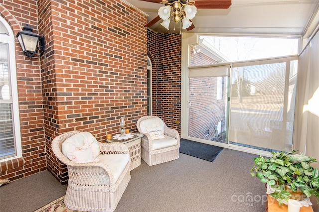 sunroom with ceiling fan