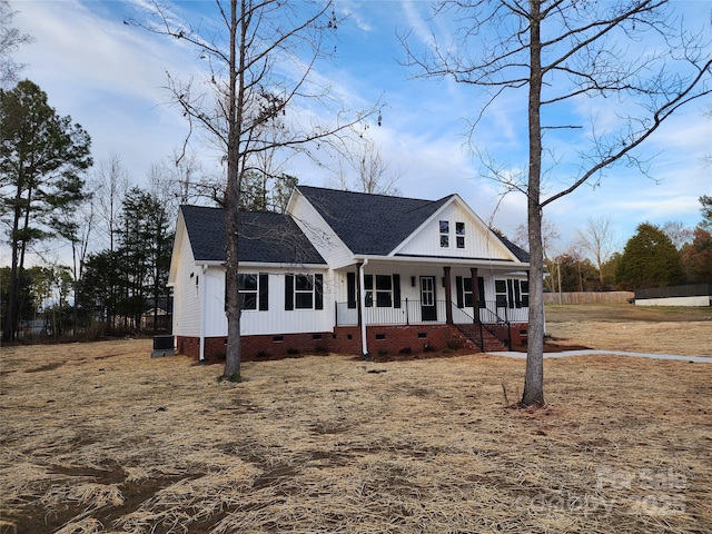 modern inspired farmhouse with crawl space, a porch, cooling unit, and a shingled roof