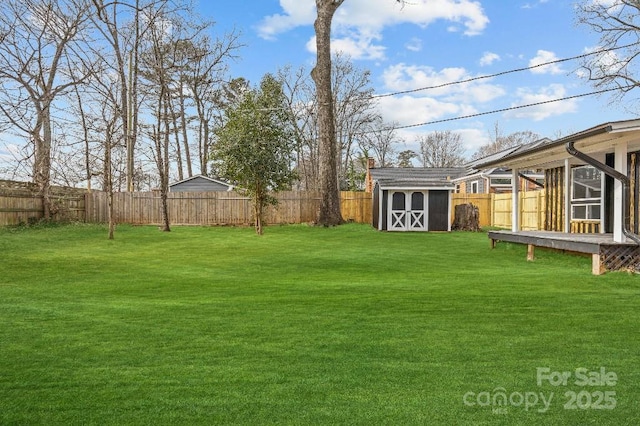 view of yard with a storage shed