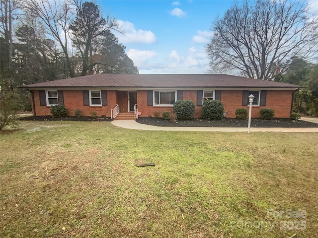 single story home featuring a front lawn