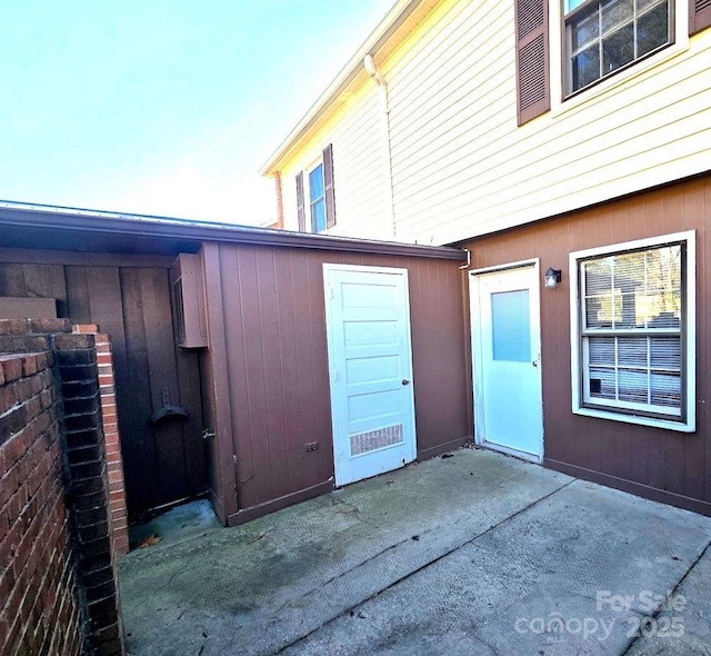 property entrance featuring a patio area