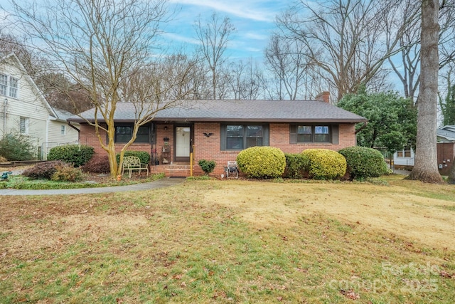 single story home featuring a front yard