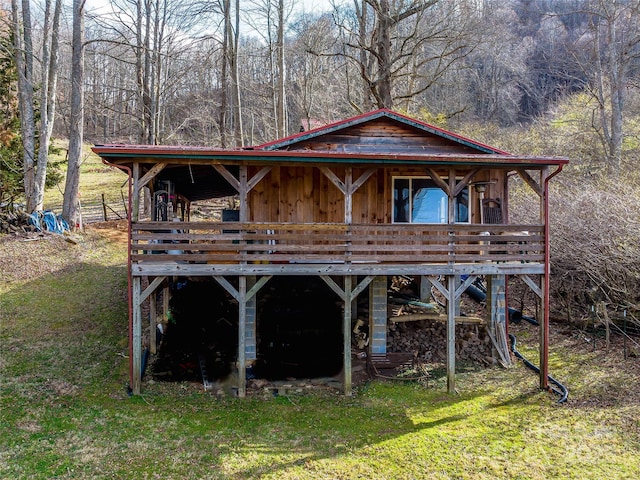 view of outdoor structure with a yard