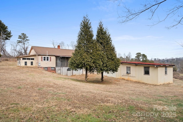 back of house featuring a lawn