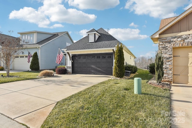 view of front of property with a front lawn