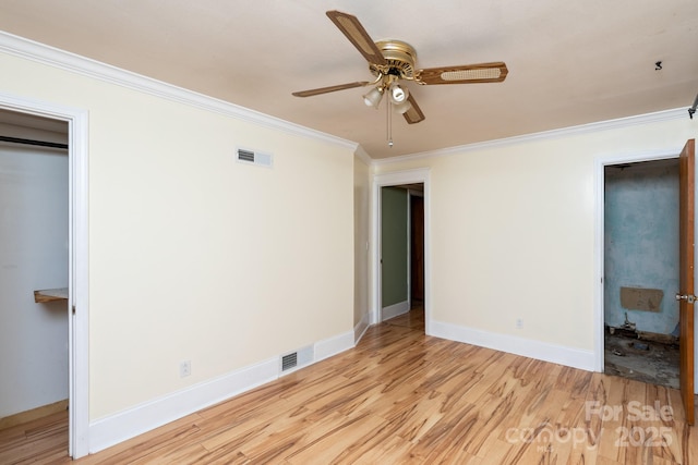 unfurnished bedroom featuring ornamental molding, light wood-type flooring, and ceiling fan