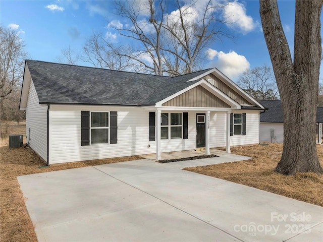 view of front of home featuring a porch