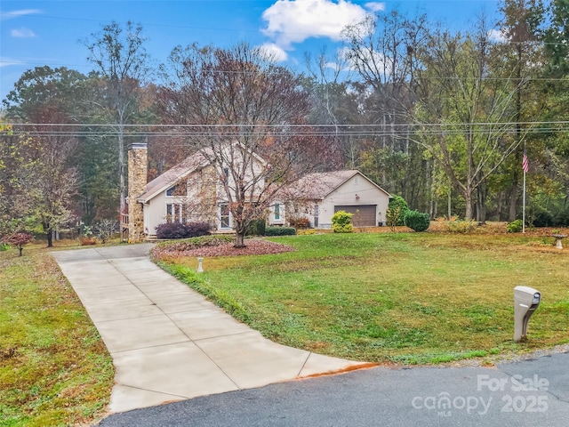 view of front of home featuring a garage and a front yard