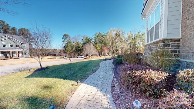 view of yard with a residential view