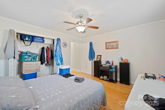 bedroom featuring wood-type flooring, a closet, and ceiling fan