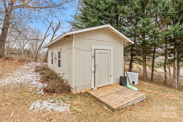 view of outbuilding