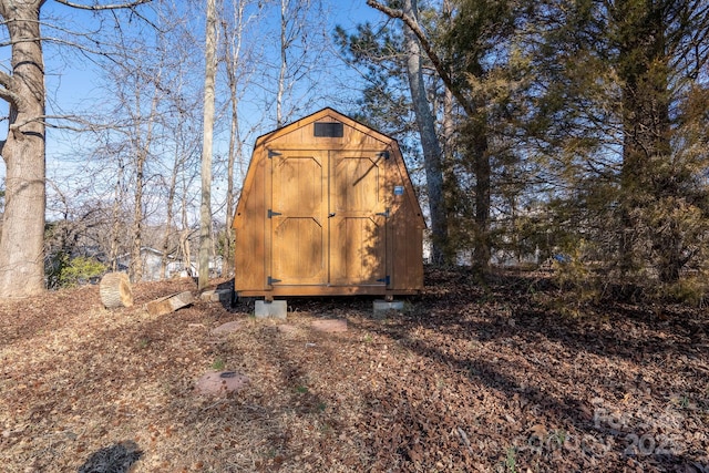 view of outbuilding