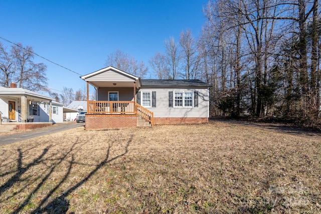 view of front of house with a front yard and covered porch