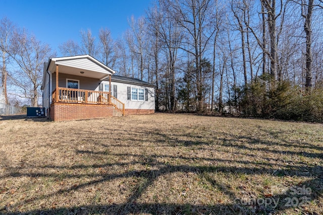 view of front of home featuring a front lawn and a porch