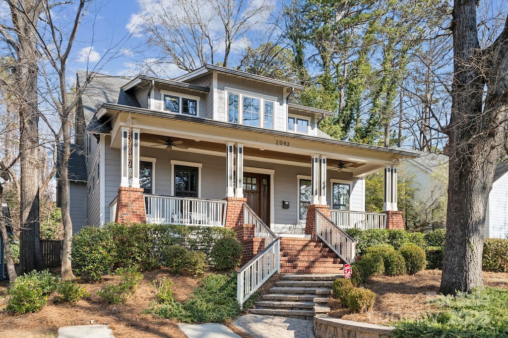 view of front of property with ceiling fan and covered porch