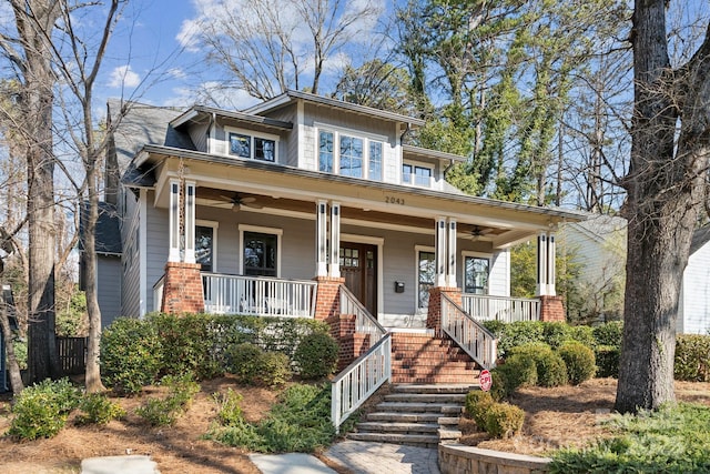 view of front of property with ceiling fan and covered porch