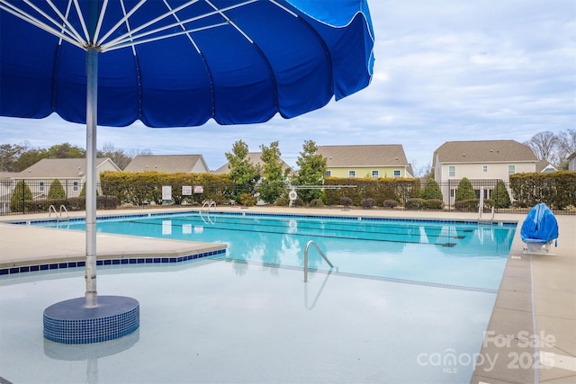 view of swimming pool