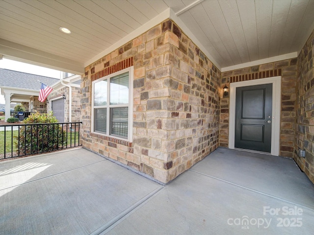 entrance to property featuring covered porch