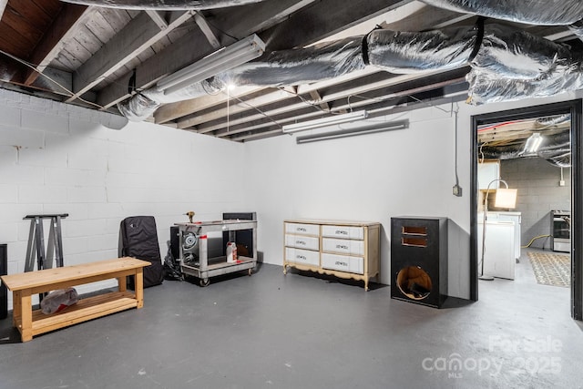 basement featuring washer / clothes dryer