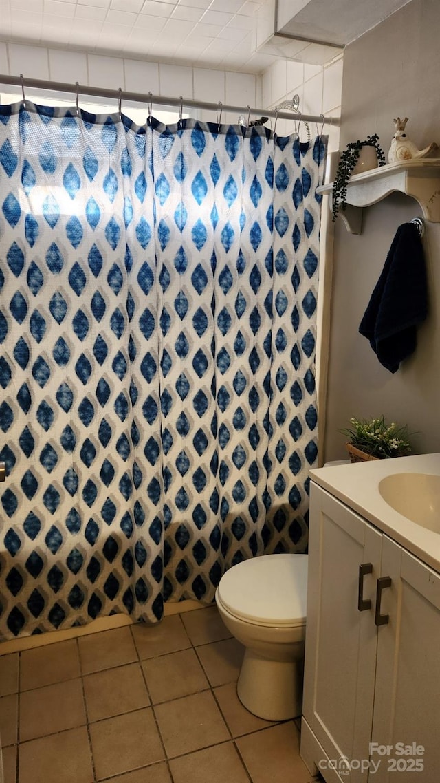 bathroom featuring tile patterned floors, toilet, and a shower with curtain