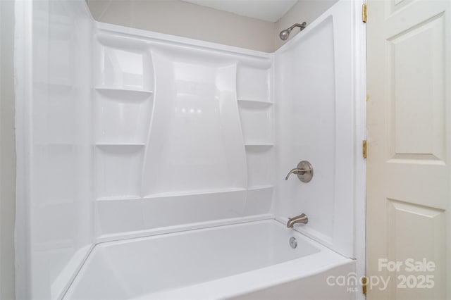 bathroom with tub / shower combination