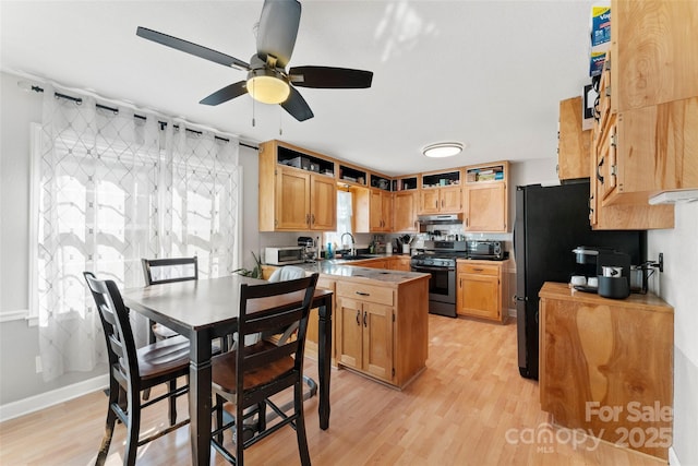 kitchen featuring sink, ceiling fan, gas stove, and light hardwood / wood-style floors