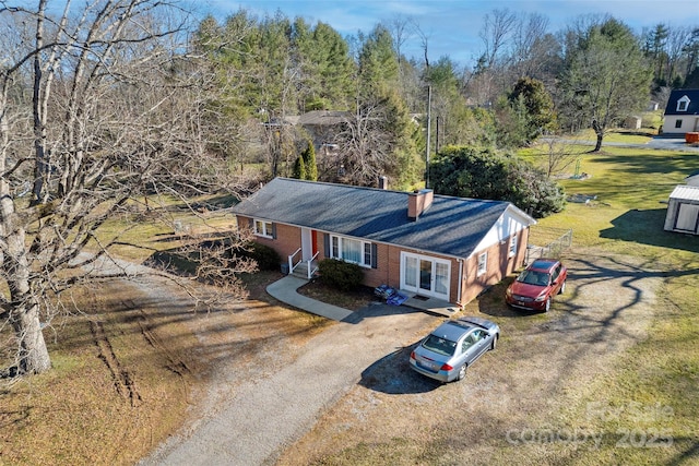 view of front of home featuring a front lawn