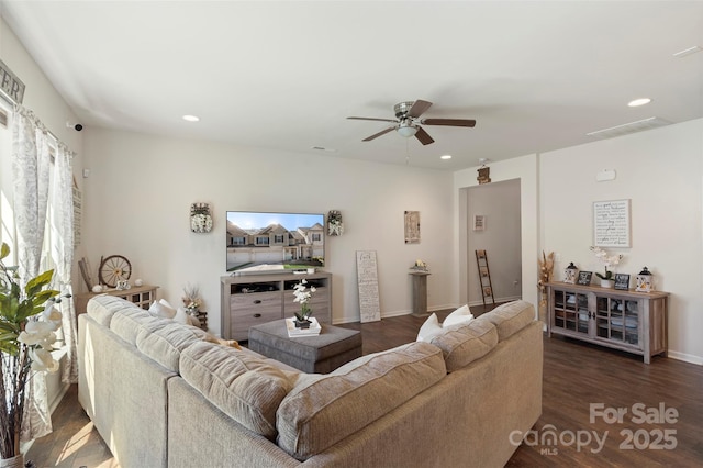 living area featuring visible vents, baseboards, recessed lighting, wood finished floors, and a ceiling fan