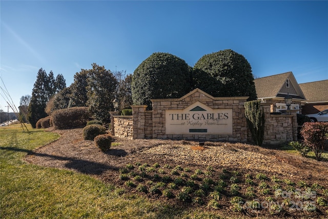 view of community / neighborhood sign