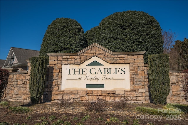 view of community / neighborhood sign