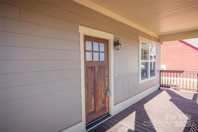 property entrance featuring a porch