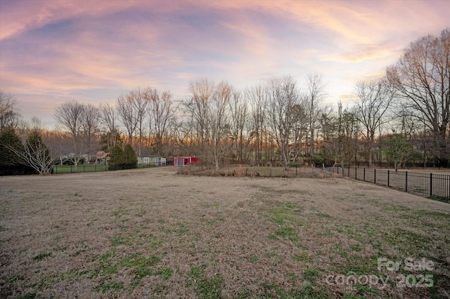 view of yard at dusk