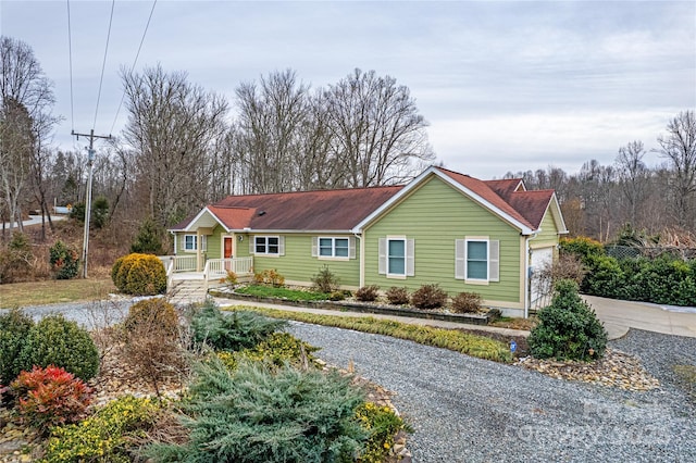 ranch-style home featuring driveway