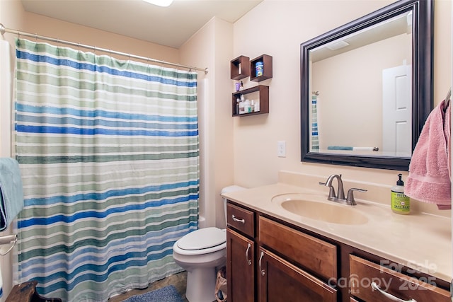 bathroom with a shower with shower curtain, vanity, and toilet