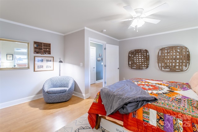 bedroom featuring light wood-style floors, ornamental molding, baseboards, and ceiling fan