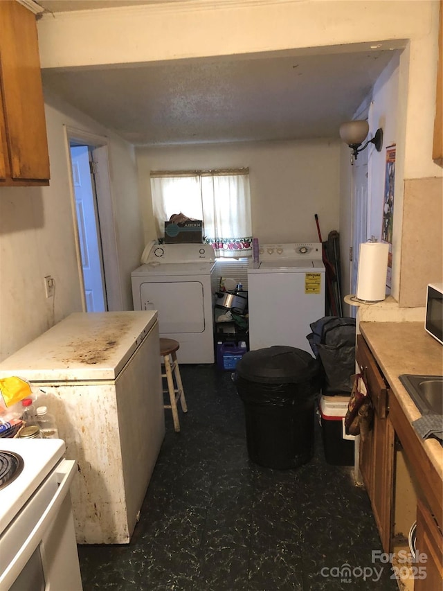 laundry area with washing machine and clothes dryer