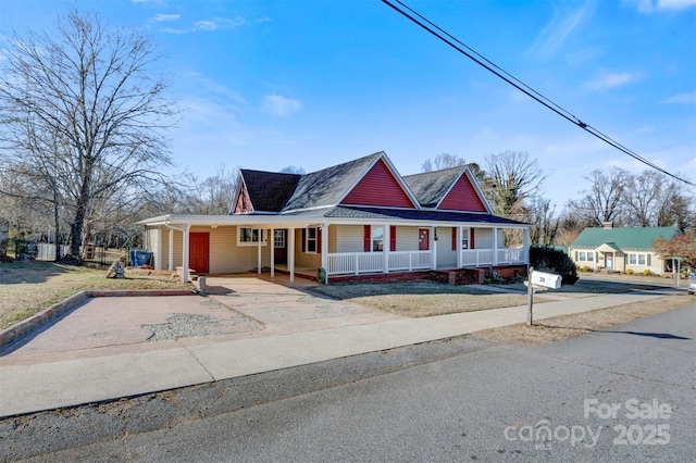 view of front of property featuring covered porch