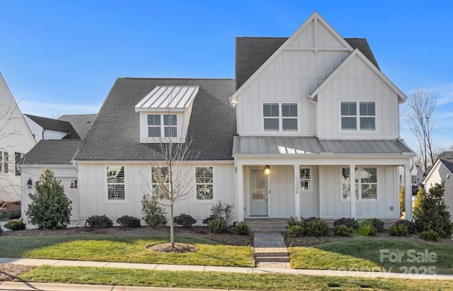 view of front of home featuring a front lawn