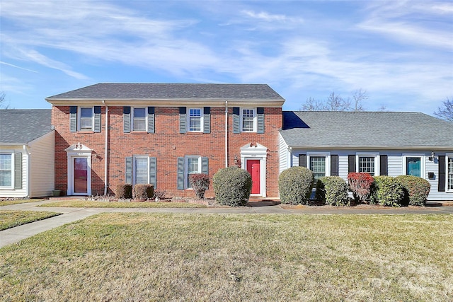 view of front of home with a front lawn