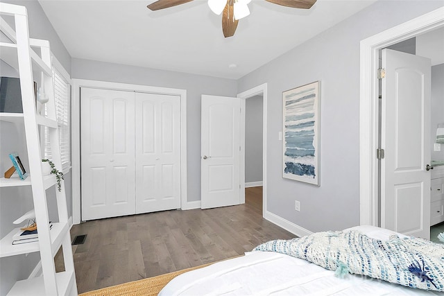 bedroom with dark wood-type flooring, ceiling fan, and a closet