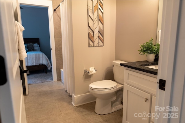 bathroom featuring a shower with curtain, vanity, and toilet