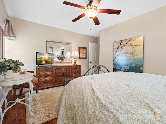 bedroom featuring ceiling fan