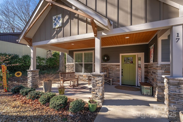 entrance to property with covered porch