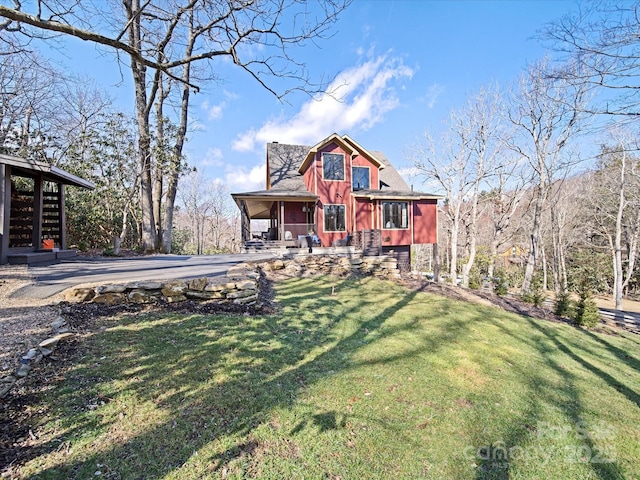 view of front of home featuring covered porch and a front lawn